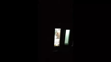 जब उसकी मूवी सेक्सी हिंदी में सहेली दुकान पर जा रही थी, तो वह अपने भाई को उड़ाने में कामयाब रही!