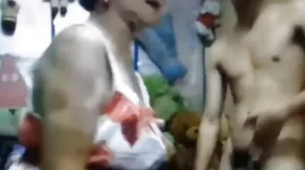 मैं अपने कमबख्त दोस्तों के लिए सेक्सी वीडियो फुल फुल मूवी भाग गया और साहसपूर्वक शामिल हो गया