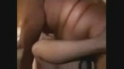 बिल्ली खाने के बदले में एक लाल बालों वाली पड़ोसी की हिंदी में सेक्स मूवी पिक्चर कार की मरम्मत