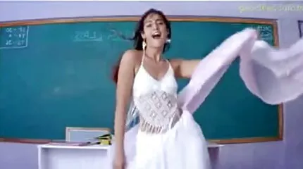 रेबेका का पसंदीदा शौक धूम्रपान की कला खेल रहा सेक्सी बीएफ हिंदी मूवी है